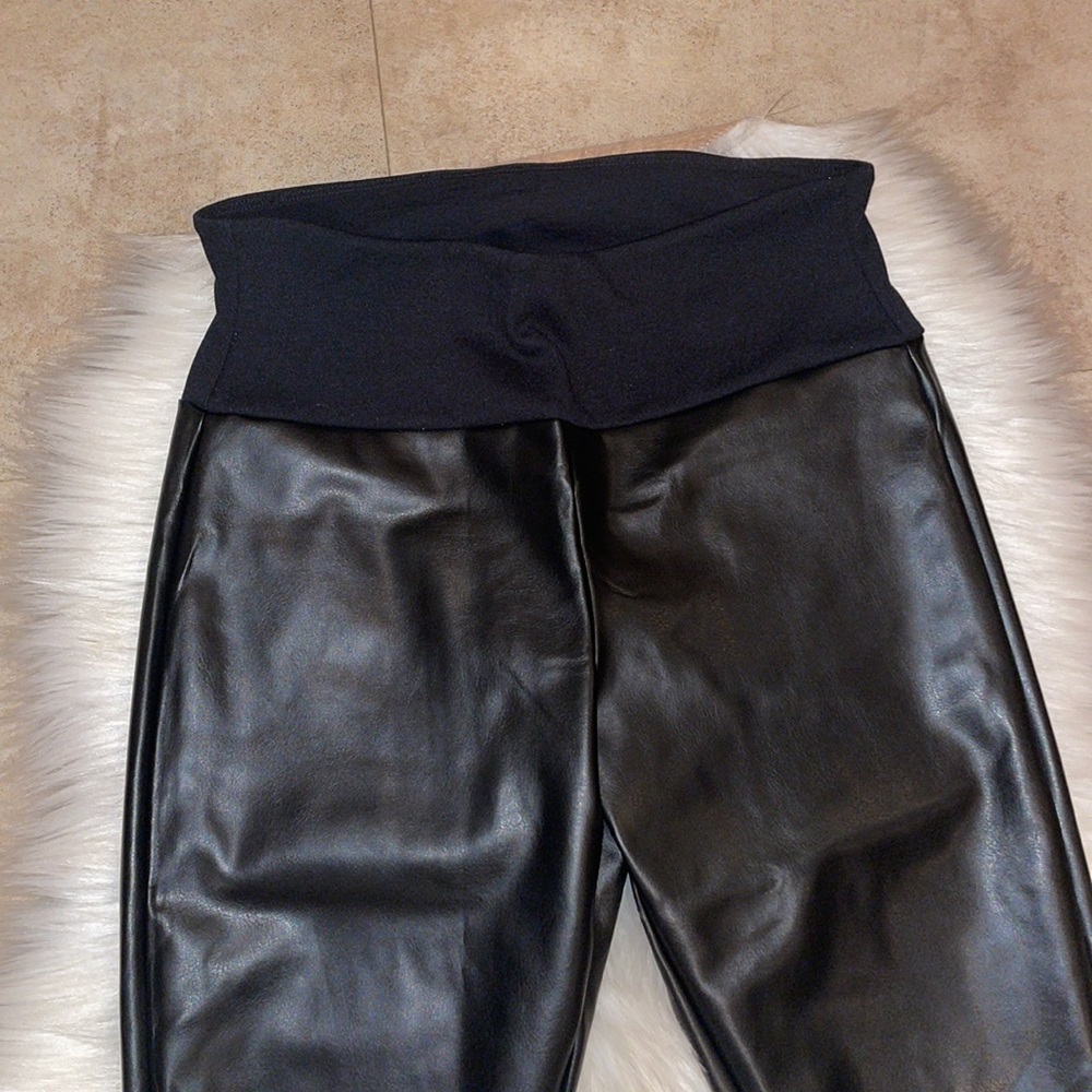 Assets for Spanx Faux Leather Leggings - Picture 6 of 9